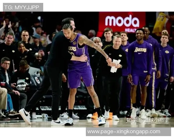 小尼克史密斯回顾湖人媒体日盛况与黄蜂时的鲜明对比